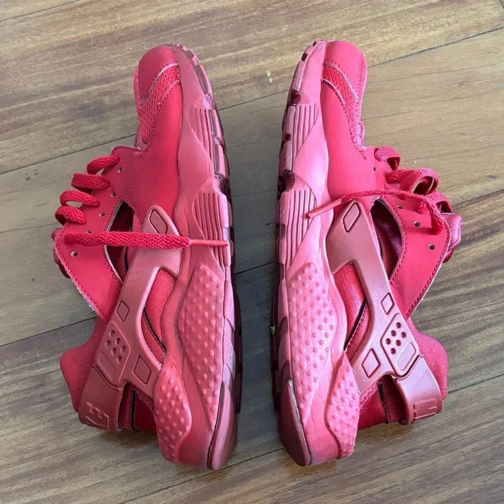 Nike Huruache Bright Red Kids' Lightweight Athletic Sneakers size 7Y